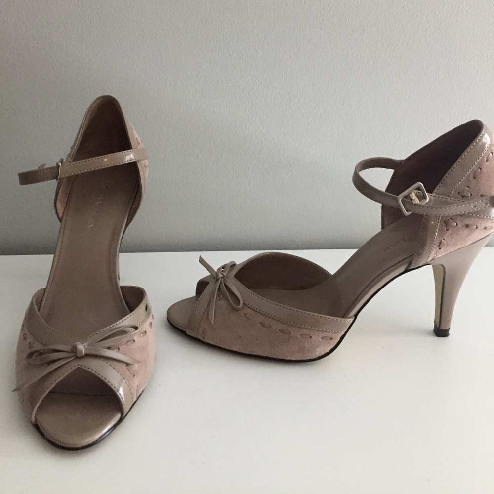 Anne Klein peep toe pump